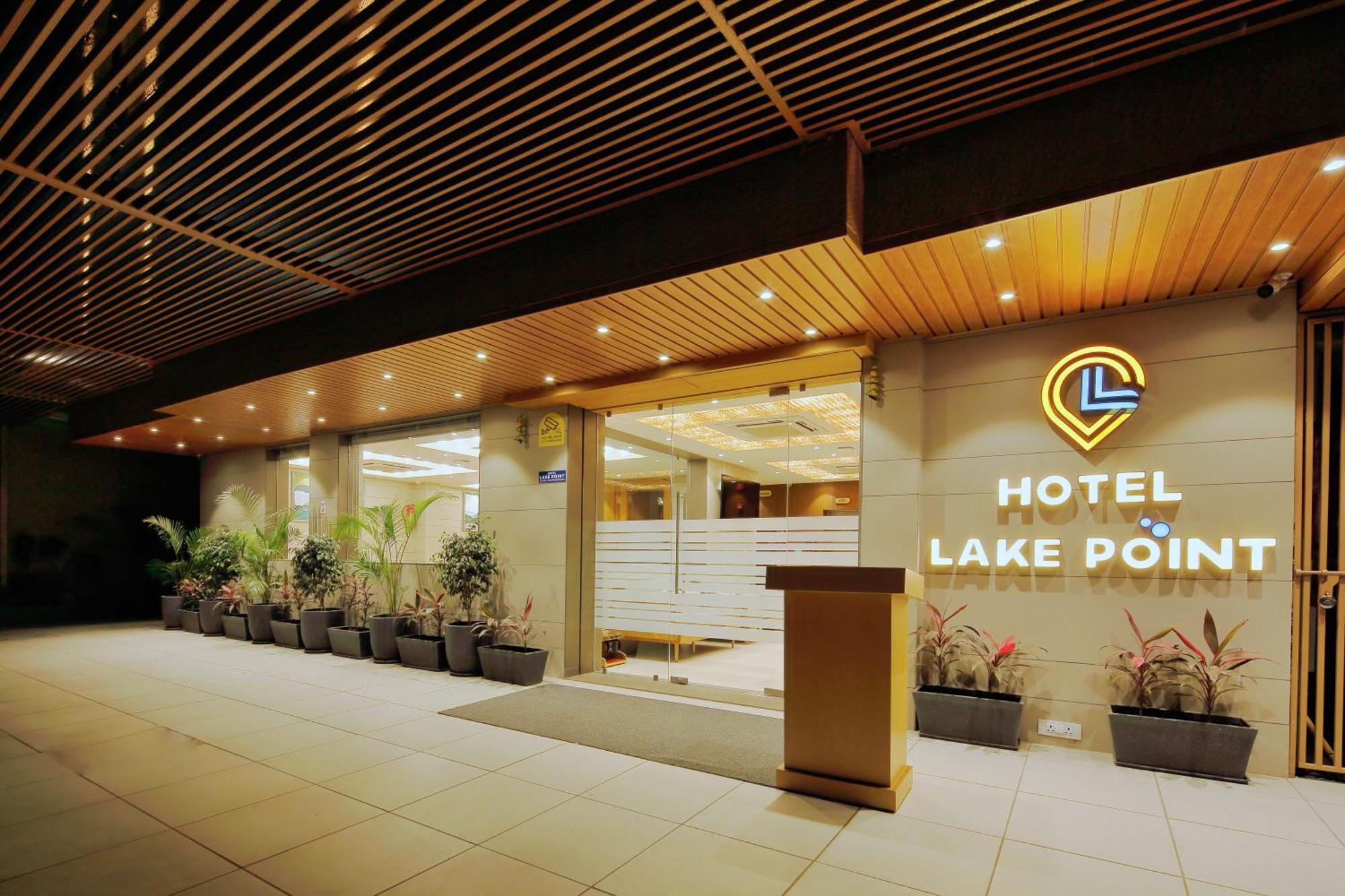 Hotel Lake Point Ahmedabad Exteriör bild